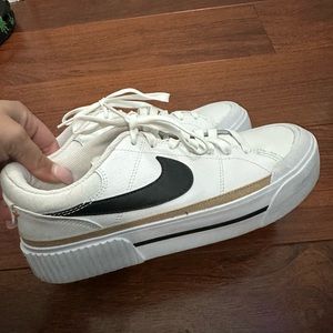 Nike Legacy Court women’s sneakers